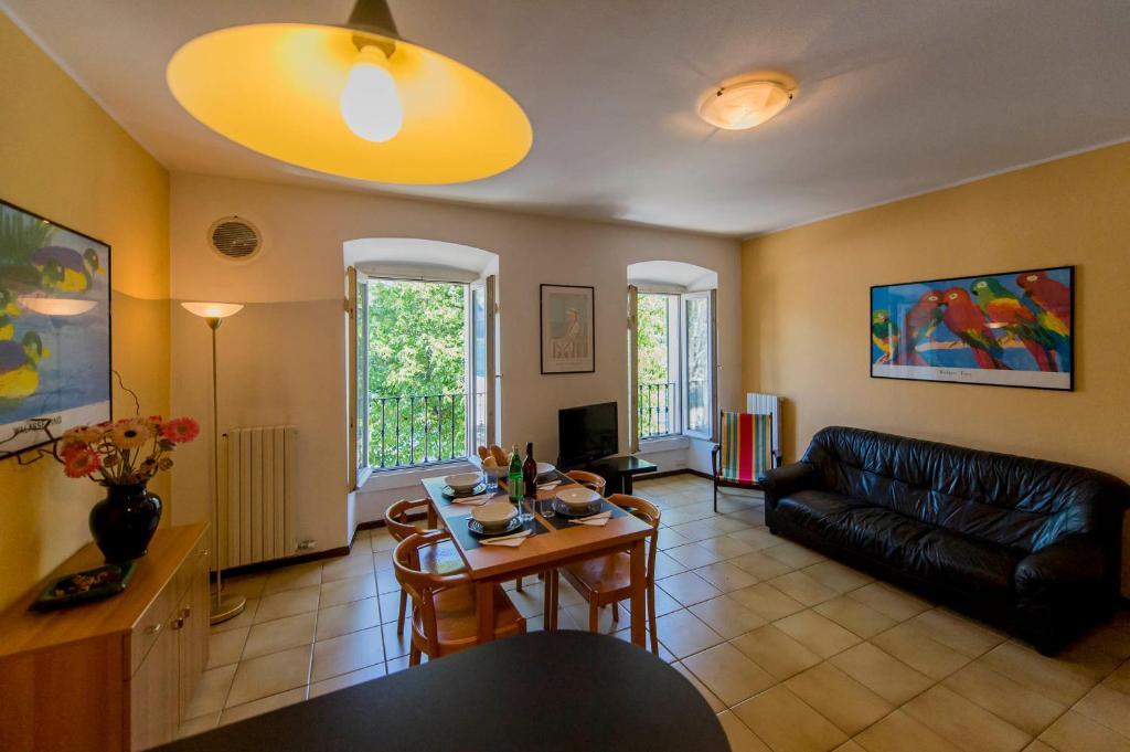 Le Residenze Del Conte Agudio Malgrate Quarto foto